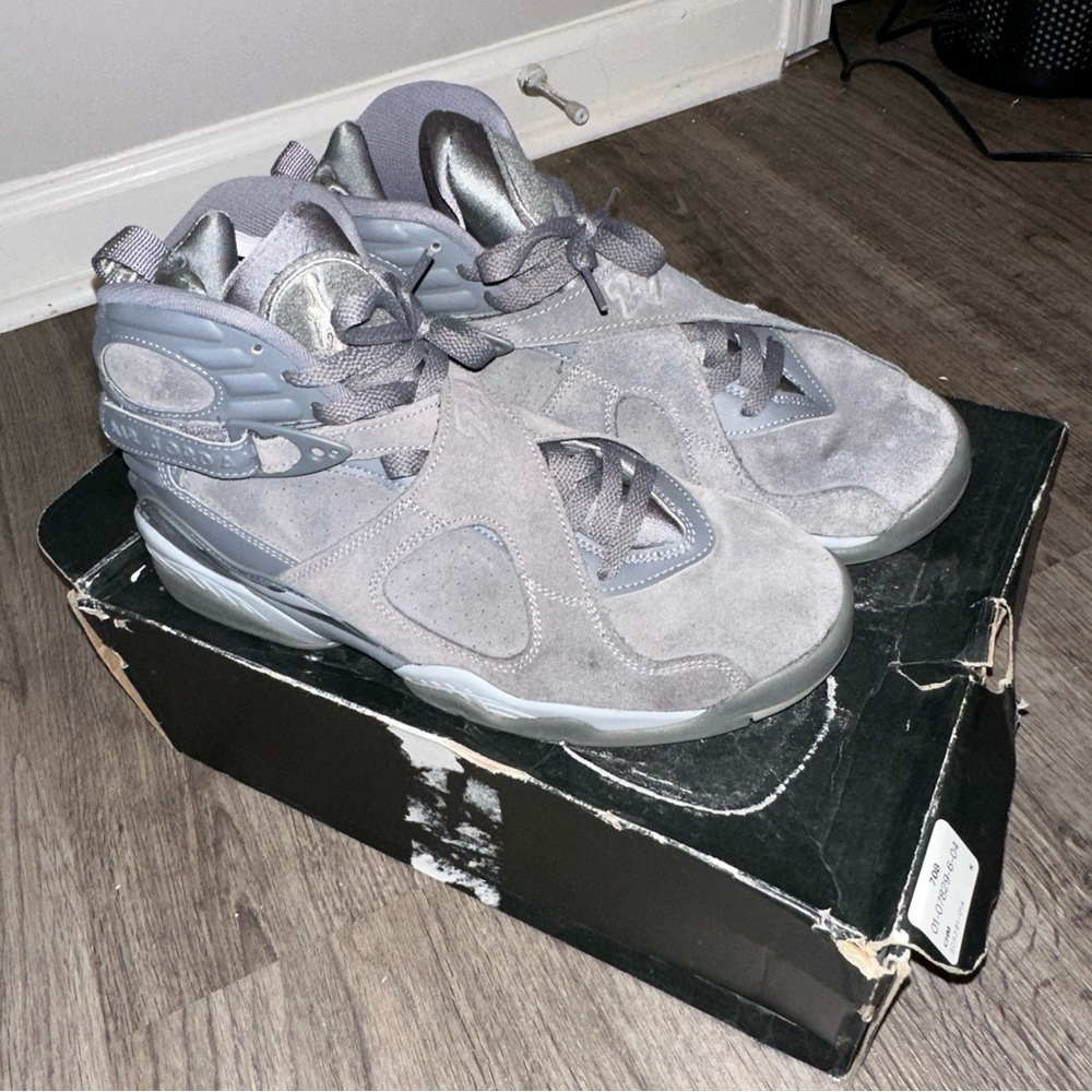 Air Jordan “Wolf Grey” 8s Size 9